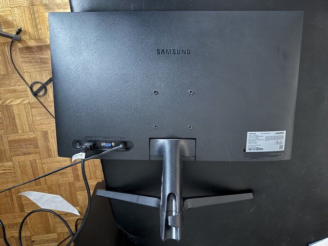 Samsung 24” LED Monitor 75Hz - Great Condition - photo 4