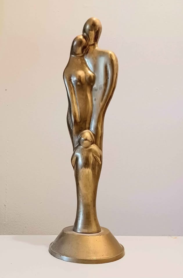 Mid Century Tall Brass Family Circle of Love Statue - photo 2