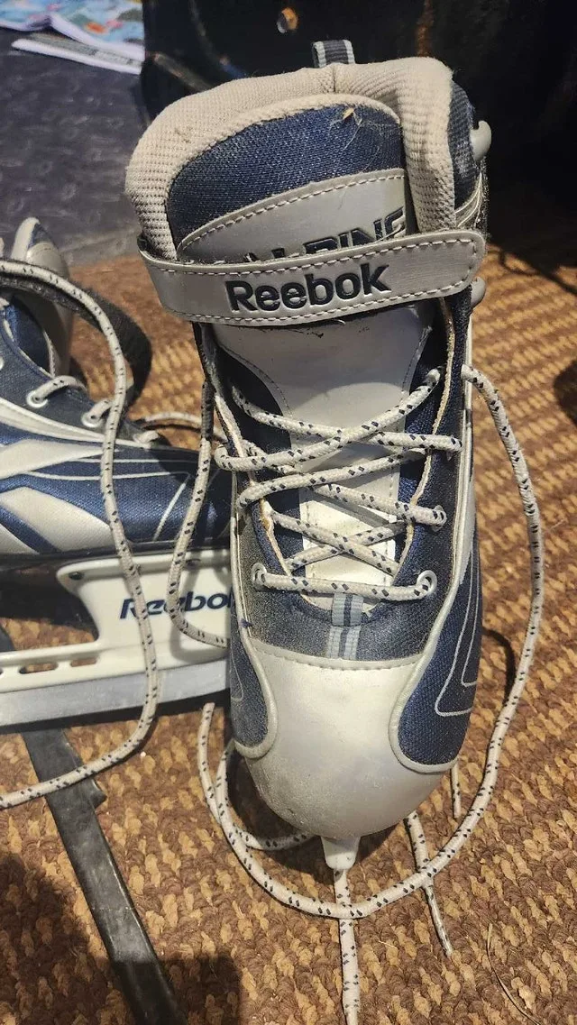 Kids Reebok Skates size 7 image indicator(3)