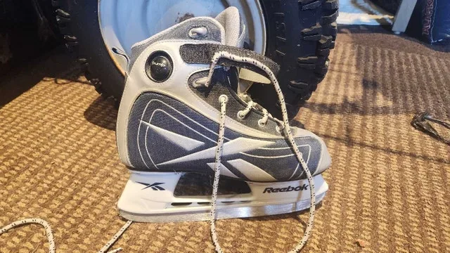 Kids Reebok Skates size 7 image indicator(4)