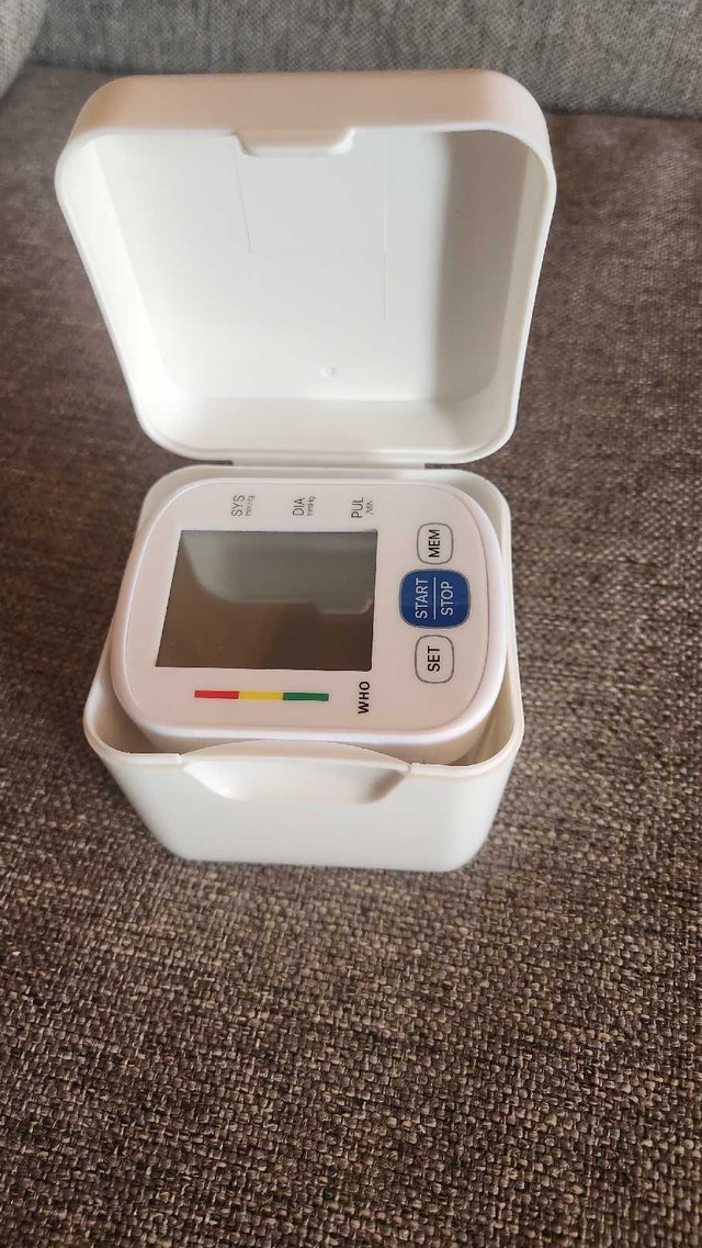 Wrist Blood Pressure Monitor - photo 2