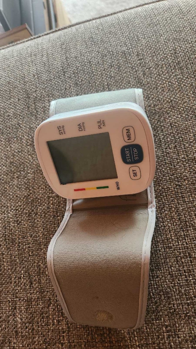 Wrist Blood Pressure Monitor - photo 4