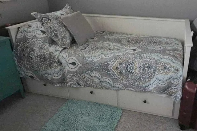 Ikea Hemnes Trundle bed