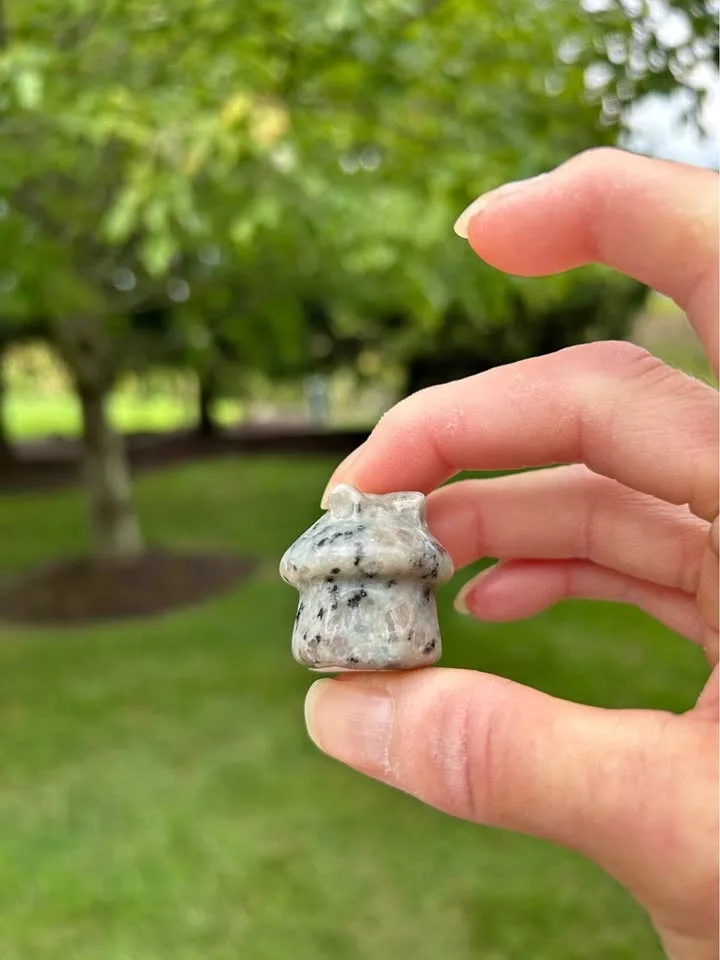Kiwi Jasper Crystal carved house