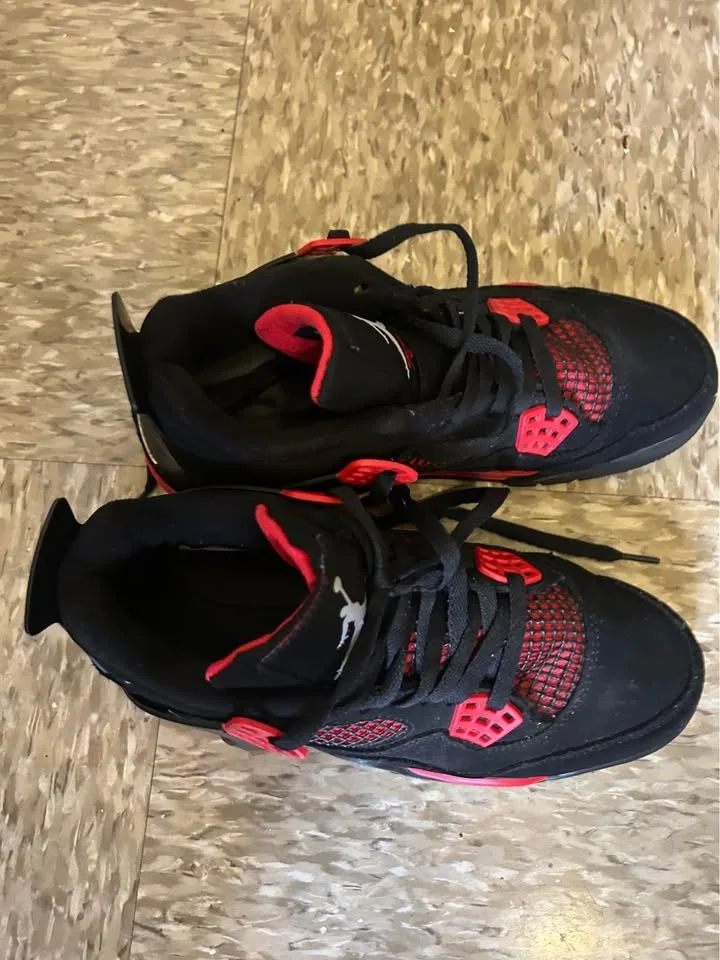 Jordan’s size 7 $45 pickup only image indicator(6)