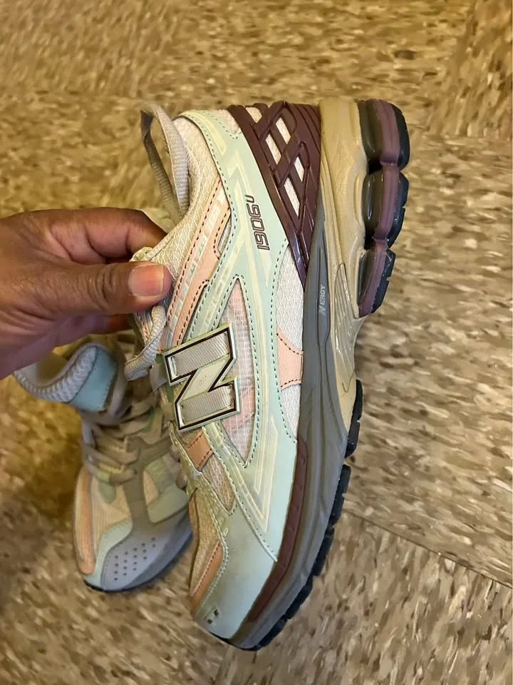 New balance M size 9.5 W size 10.5 $30