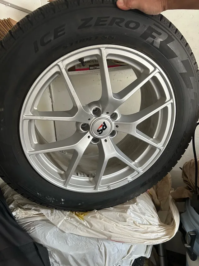 $1400 - Winter snow Pirelli Tires for Audi Q7 with RIMS