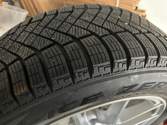 $1400 - Winter snow Pirelli Tires for Audi Q7 with RIMS image indicator(6)