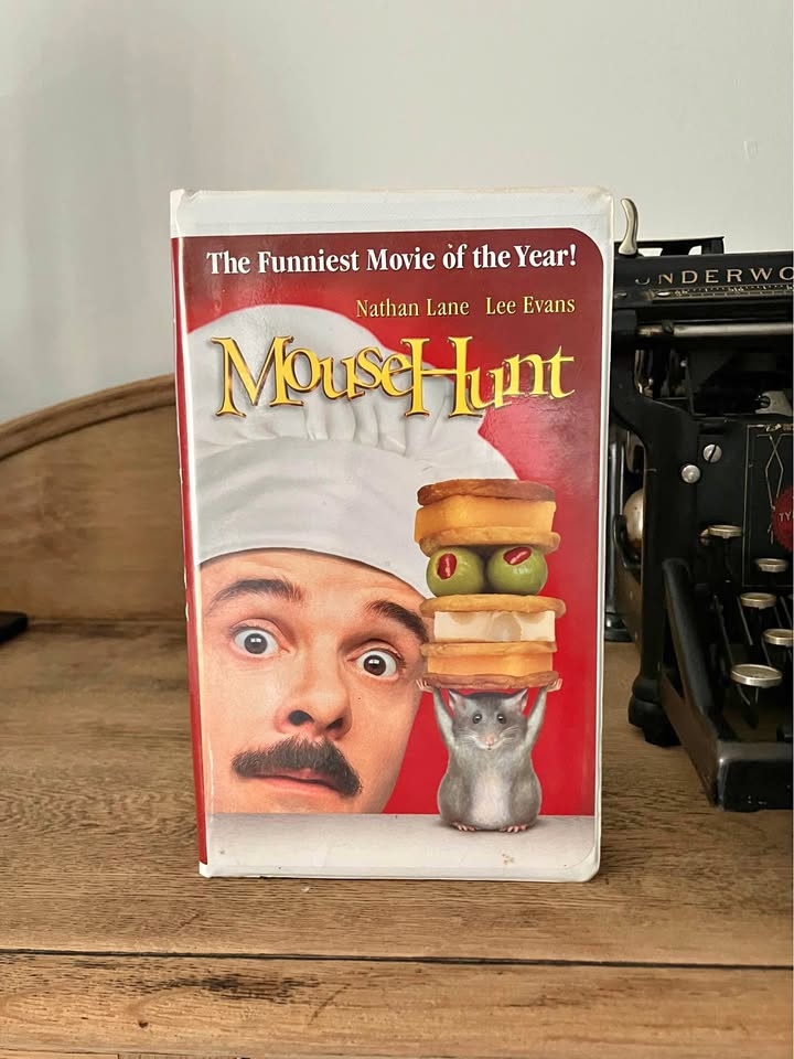 Mouse Hunt (VHS, 1998, Clamshell)
