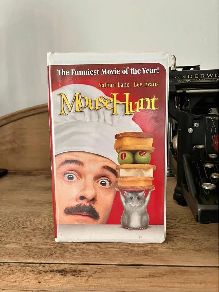 Mouse Hunt (VHS, 1998, Clamshell)