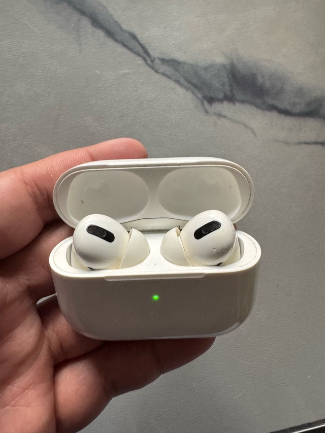 AirPods Pro (1st Generation) – Fair Condition | Priced to Sell