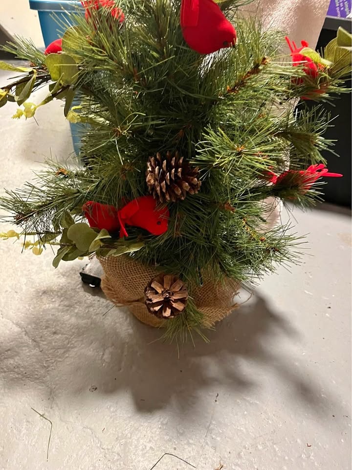 WBHOME 1.8 Ft Pre-lit Tabletop Christmas tree