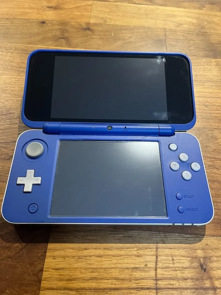 RARE Nintendo Hylian Shield 2DS XL image indicator(3)