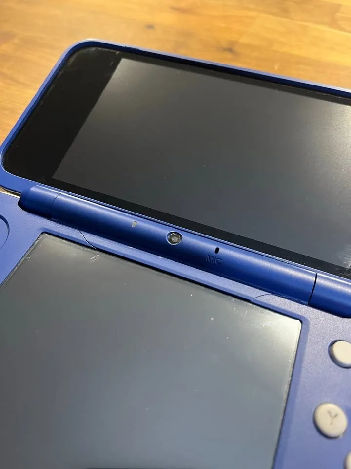 RARE Nintendo Hylian Shield 2DS XL image indicator(6)