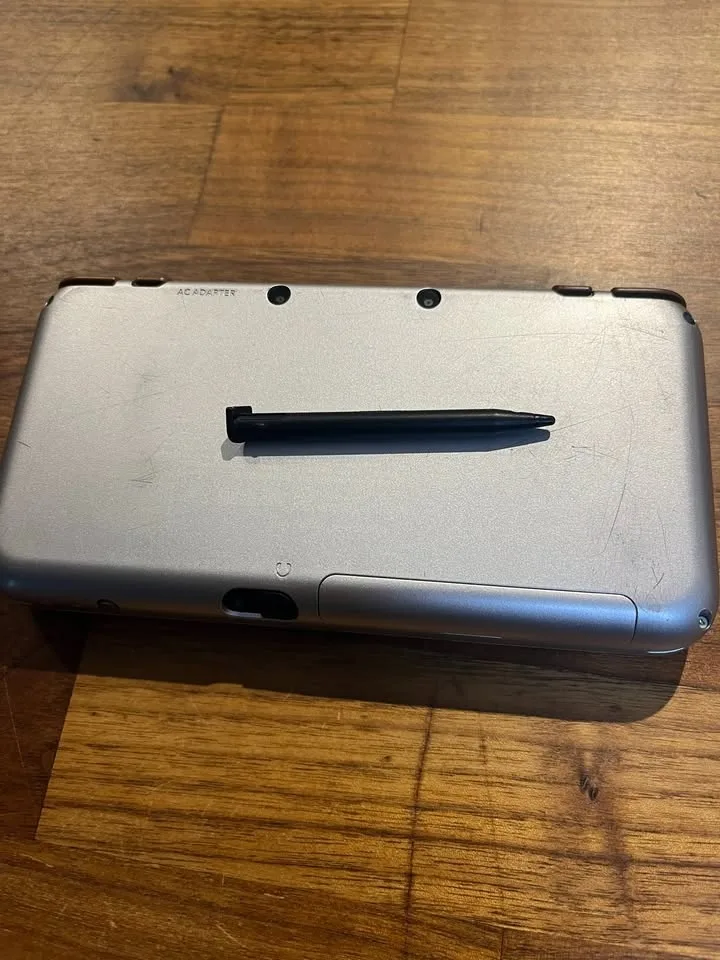 RARE Nintendo Hylian Shield 2DS XL image indicator(7)