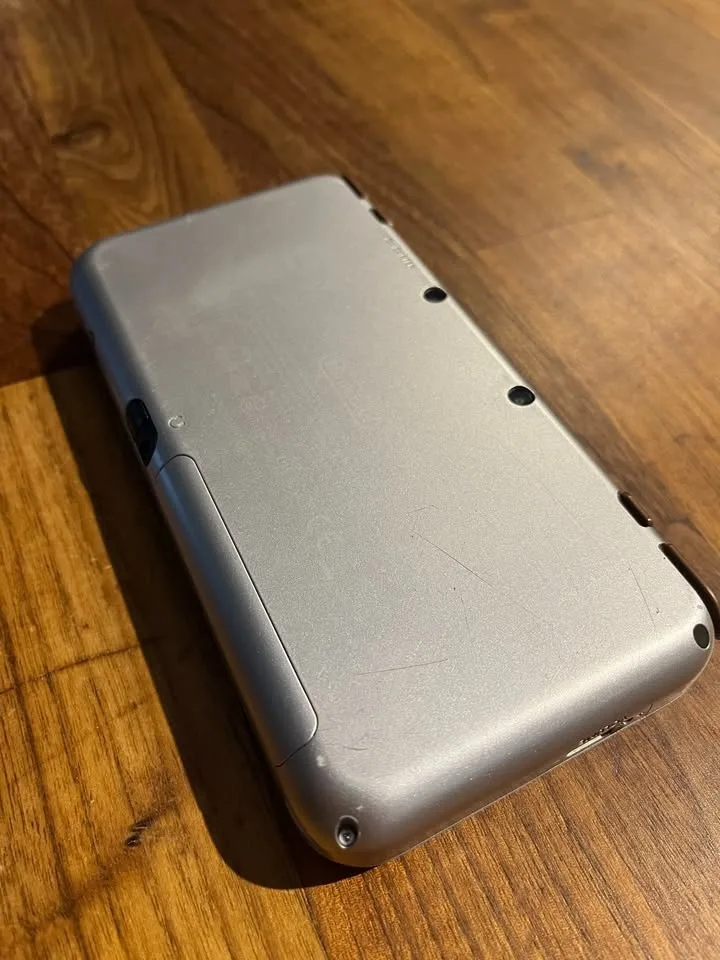 RARE Nintendo Hylian Shield 2DS XL image indicator(8)