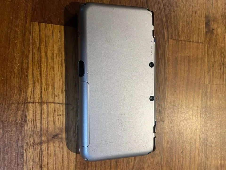 RARE Nintendo Hylian Shield 2DS XL image indicator(9)