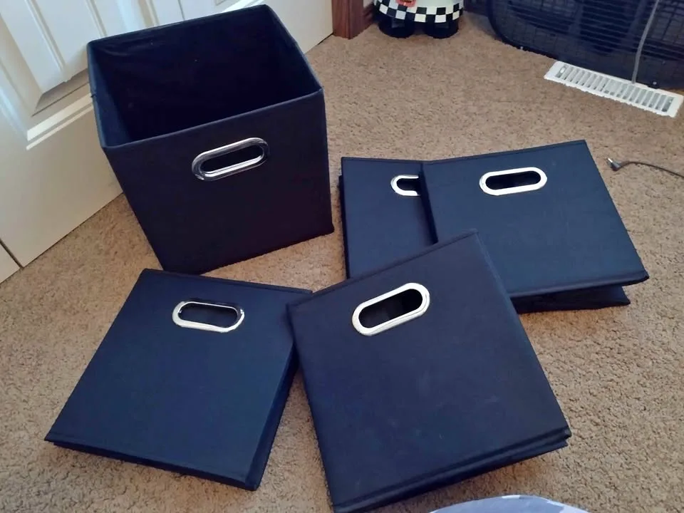 Black cube foldable containers