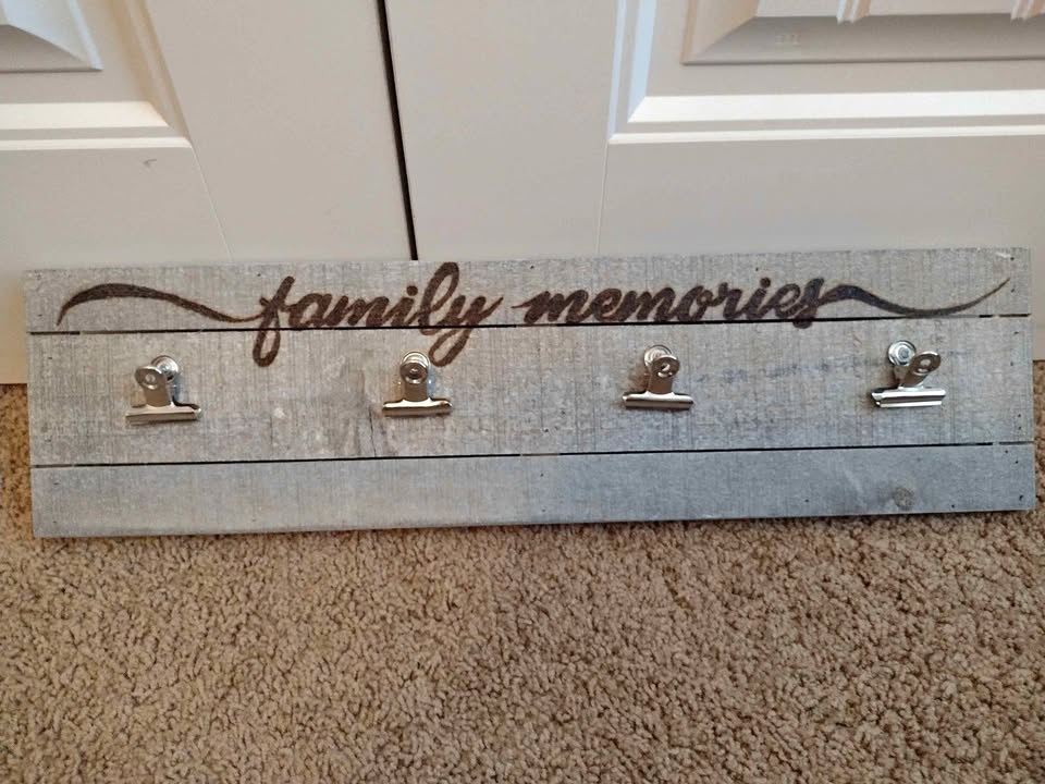 Family memories picture frame hanger