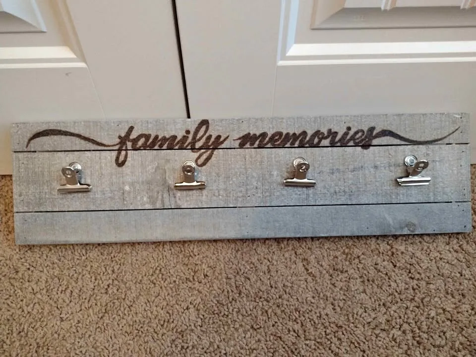 Family memories picture frame hanger