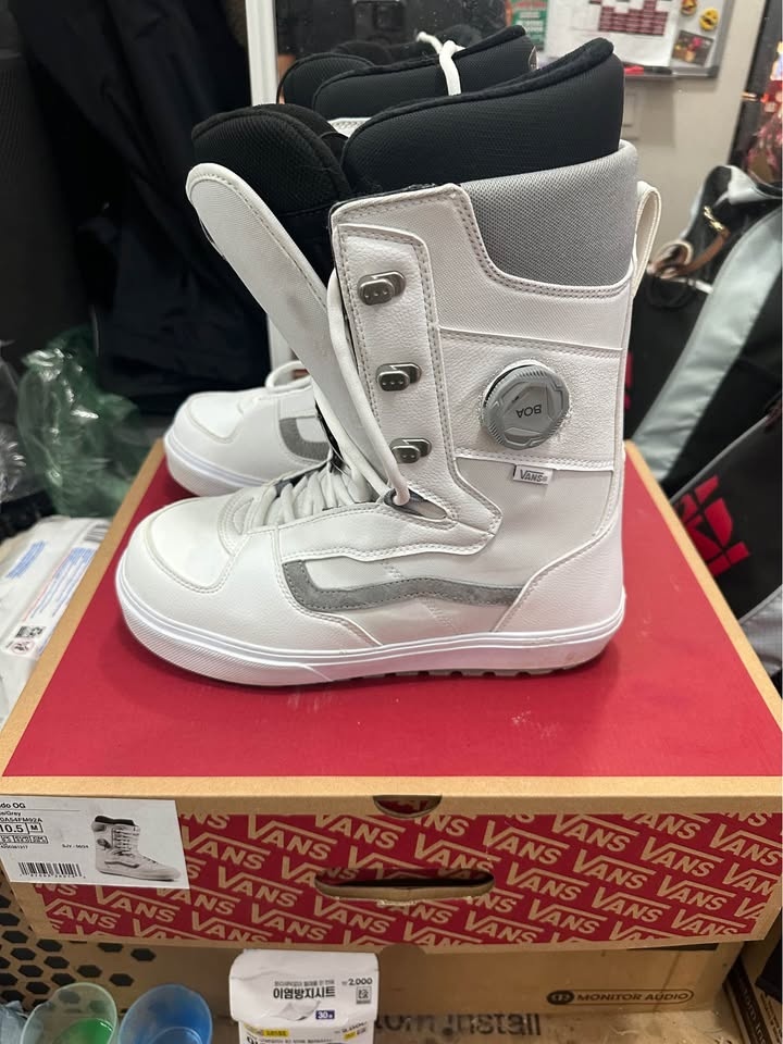 Vans Invado OG Snowboard Boots 2026 - Men 10.5 - photo 4