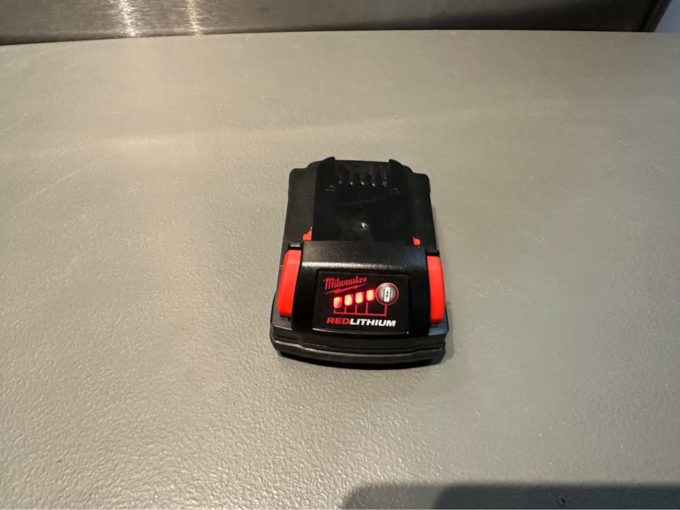Milwaukee M18 2.0ah Battery - BRAND NEW - photo 2