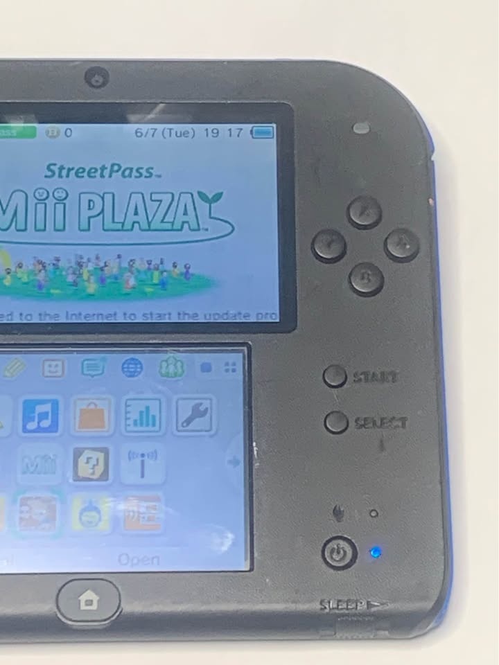 Nintendo 2DS - photo 3