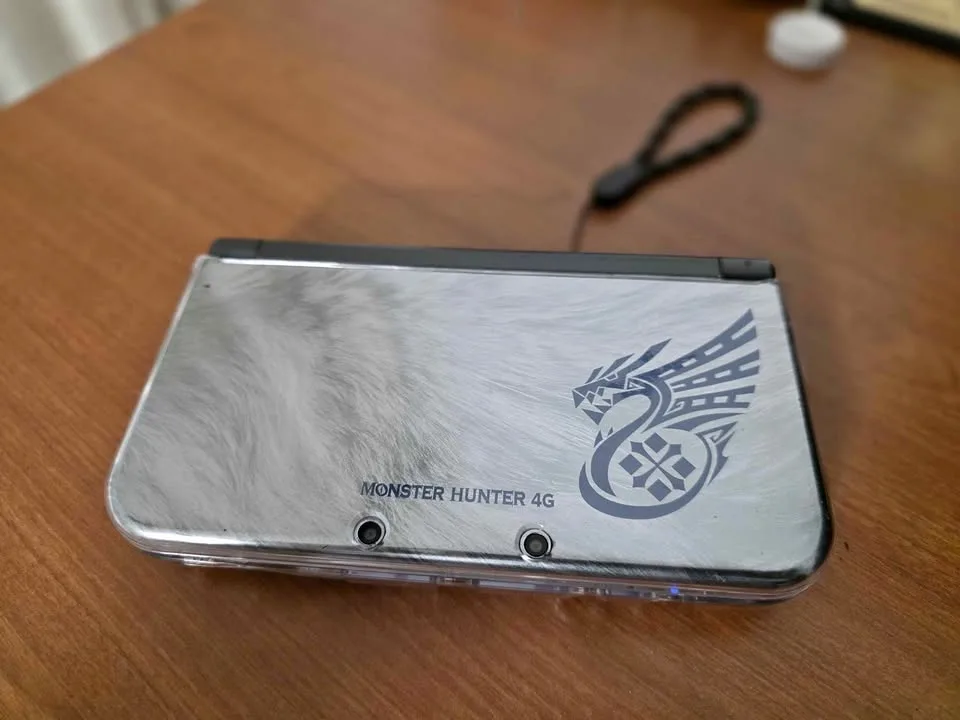 Modded New 3DSXL Monster Hunter Special Edition (IPS)