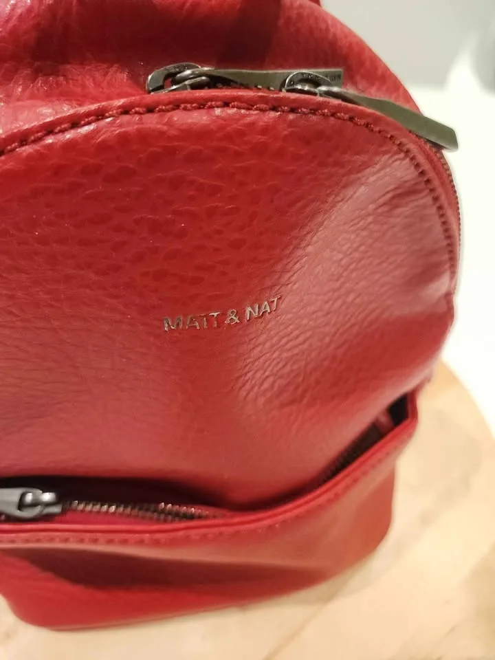Matt & Nat July Mini vegan backpack in red image indicator(3)