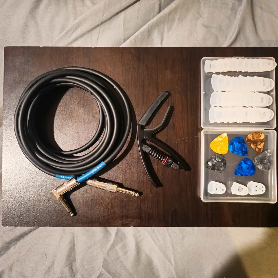 Taylor 114ce acoustic-electric guitar image indicator(10)