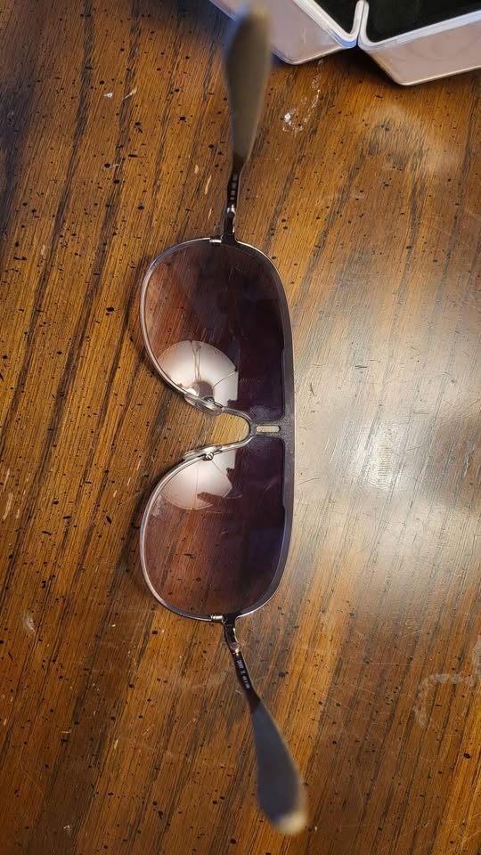 DKNY Sunglasses - photo 2