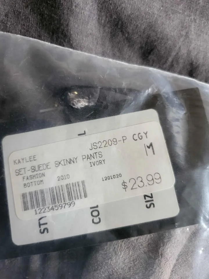 Kaylee Hotter The H*ll Set Gray image indicator(4)