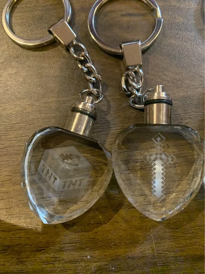 Minecraft Valentine’s Day keychains image indicator(2)