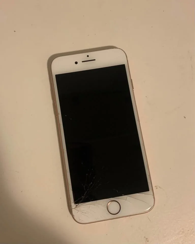 IPhone 8 for sale image indicator(2)