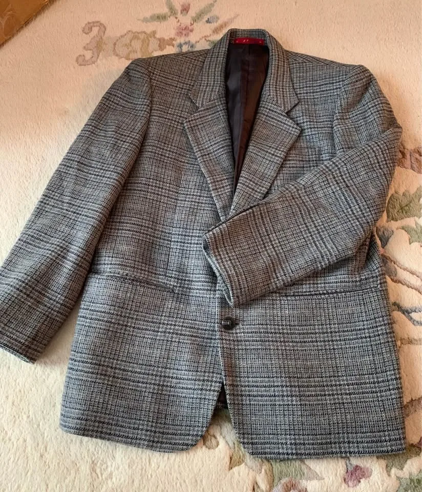 Men’s Blazer size small image indicator(2)