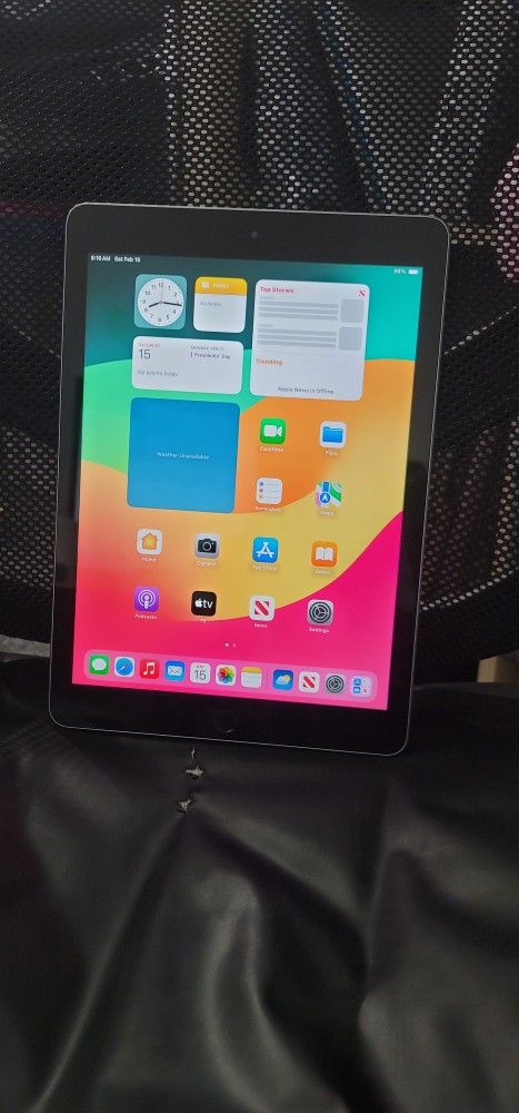Apple iPad 6th Gen. 32GB, Wi-Fi, 9.7in Tablet Touch ID IOS 17 - photo 2