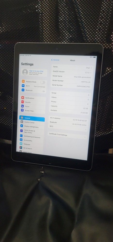 Apple iPad 6th Gen. 32GB, Wi-Fi, 9.7in Tablet Touch ID IOS 17 - photo 3