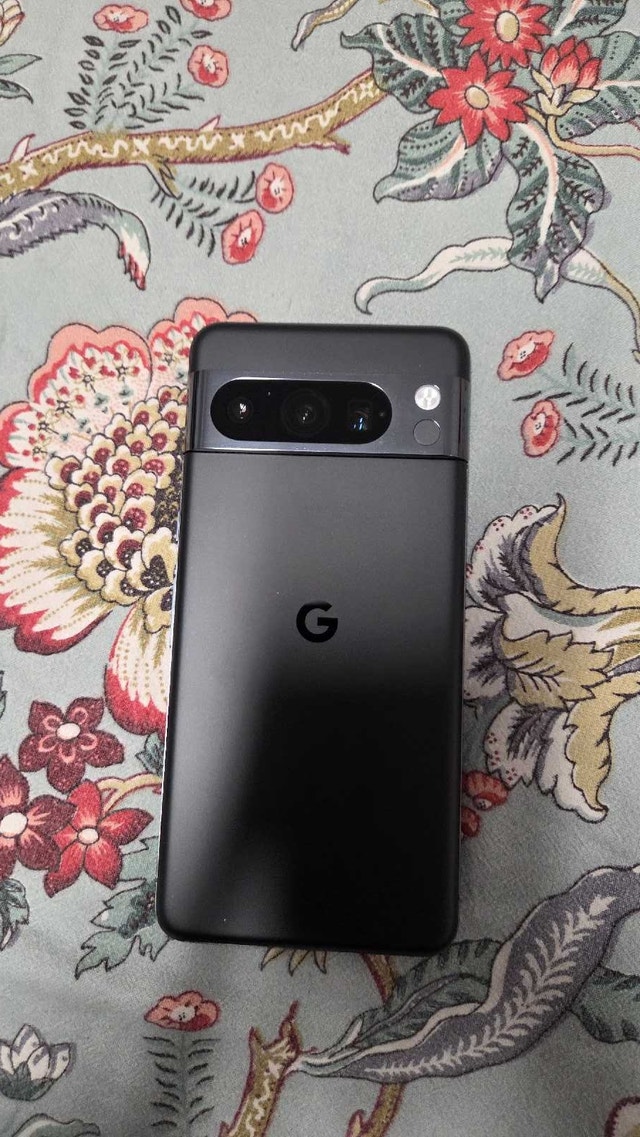 Pixel 8 pro 256 GB & Accessories