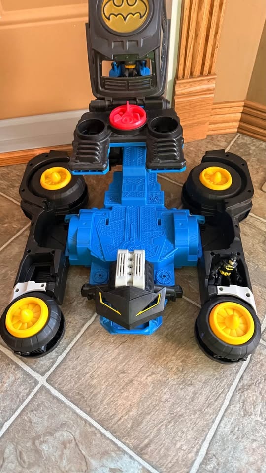 Batmobile Remote Car - photo 3