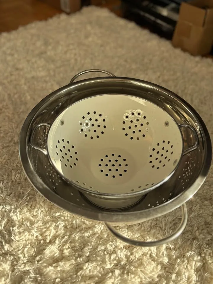 Two Colanders/ Strainers image indicator(7)