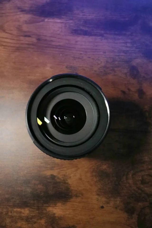 Nikon 18–105mm VR zoom lens — sharp & clean image indicator(4)
