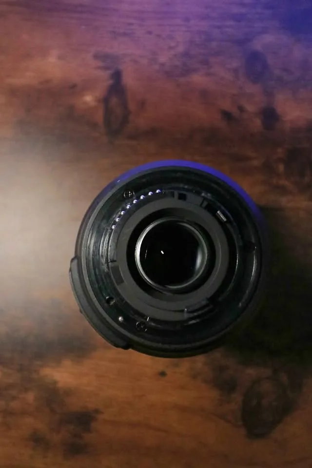 Nikon 18–105mm VR zoom lens — sharp & clean image indicator(5)