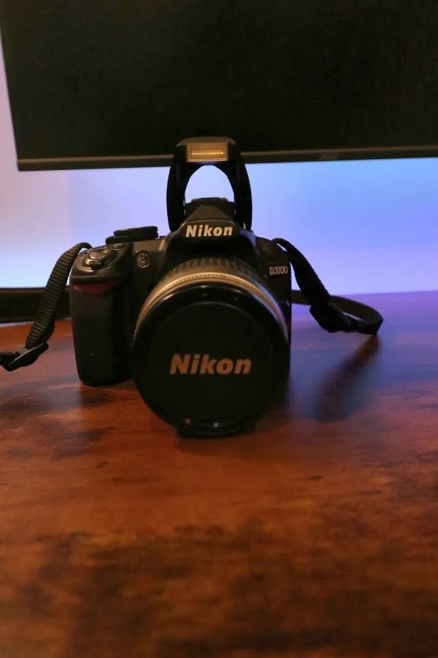 Nikon D3100 + 28–80mm + Battery + Charger image indicator(2)