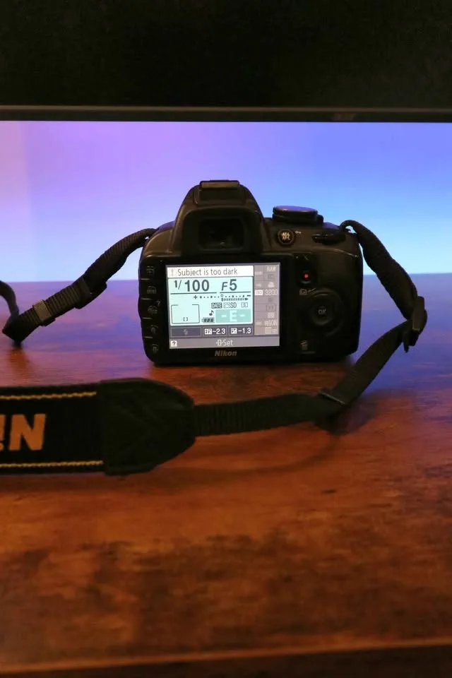 Nikon D3100 + 28–80mm + Battery + Charger image indicator(3)