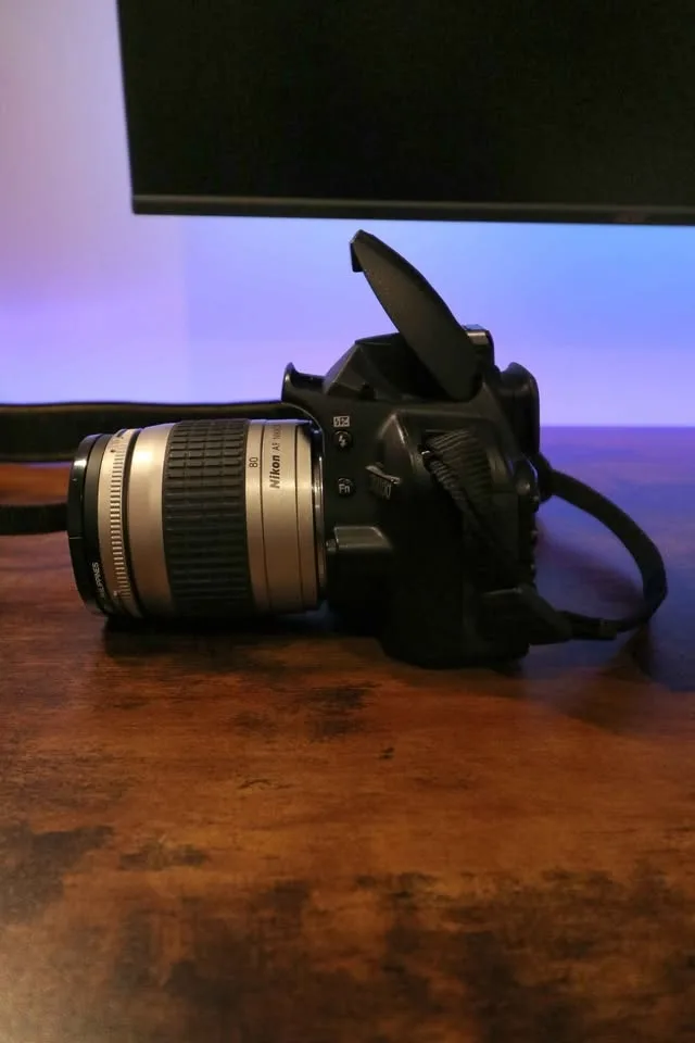 Nikon D3100 + 28–80mm + Battery + Charger image indicator(5)