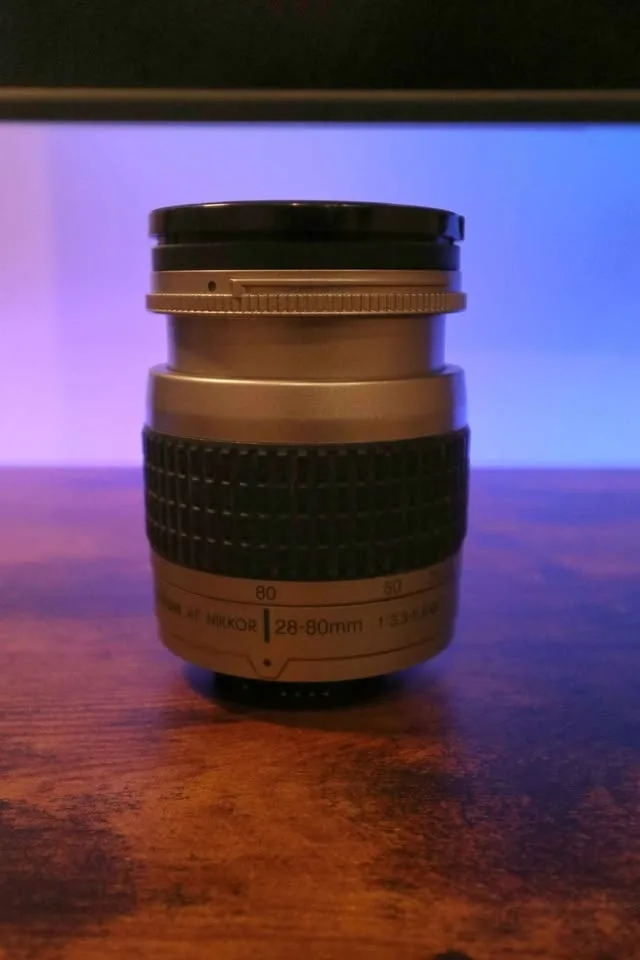 Nikon D3100 + 28–80mm + Battery + Charger image indicator(8)