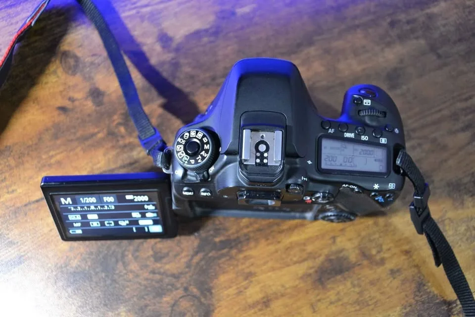 Canon EOS 80D Body + Battery + Charger — Excellent Condition image indicator(4)