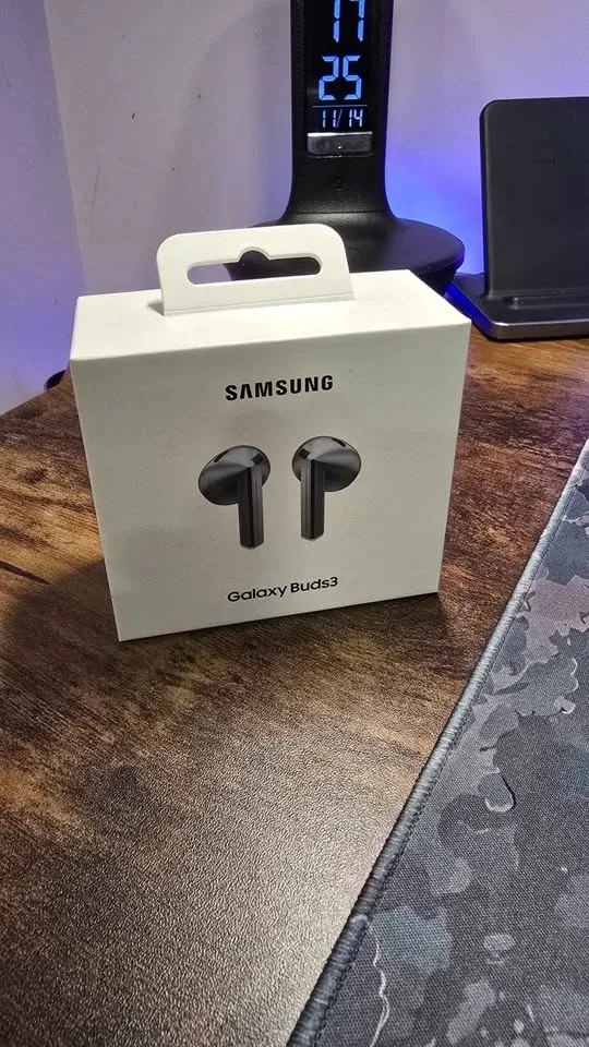 Galaxy Ear Buds 3 image indicator(2)