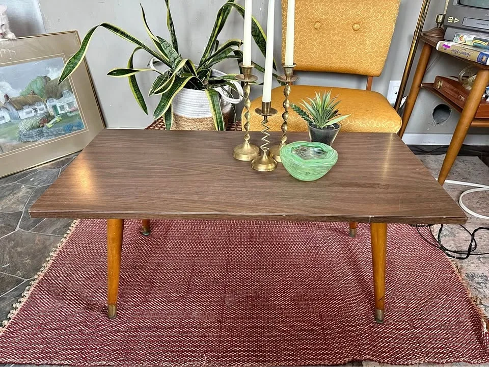 Mid-Century Coffee Table – Tapered Legs, Wood Look