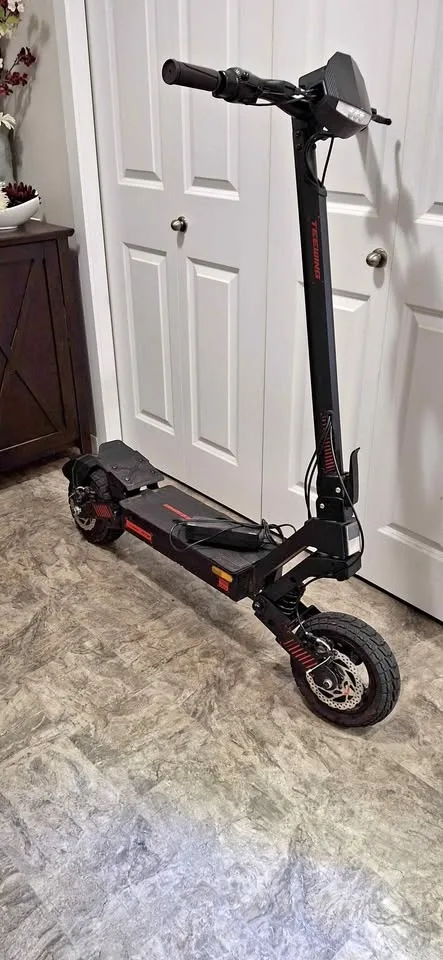 TEEWING GT2 WITH BRAND NEW TIRES! E SCOOTER/ ELECTRIC SCOOTER